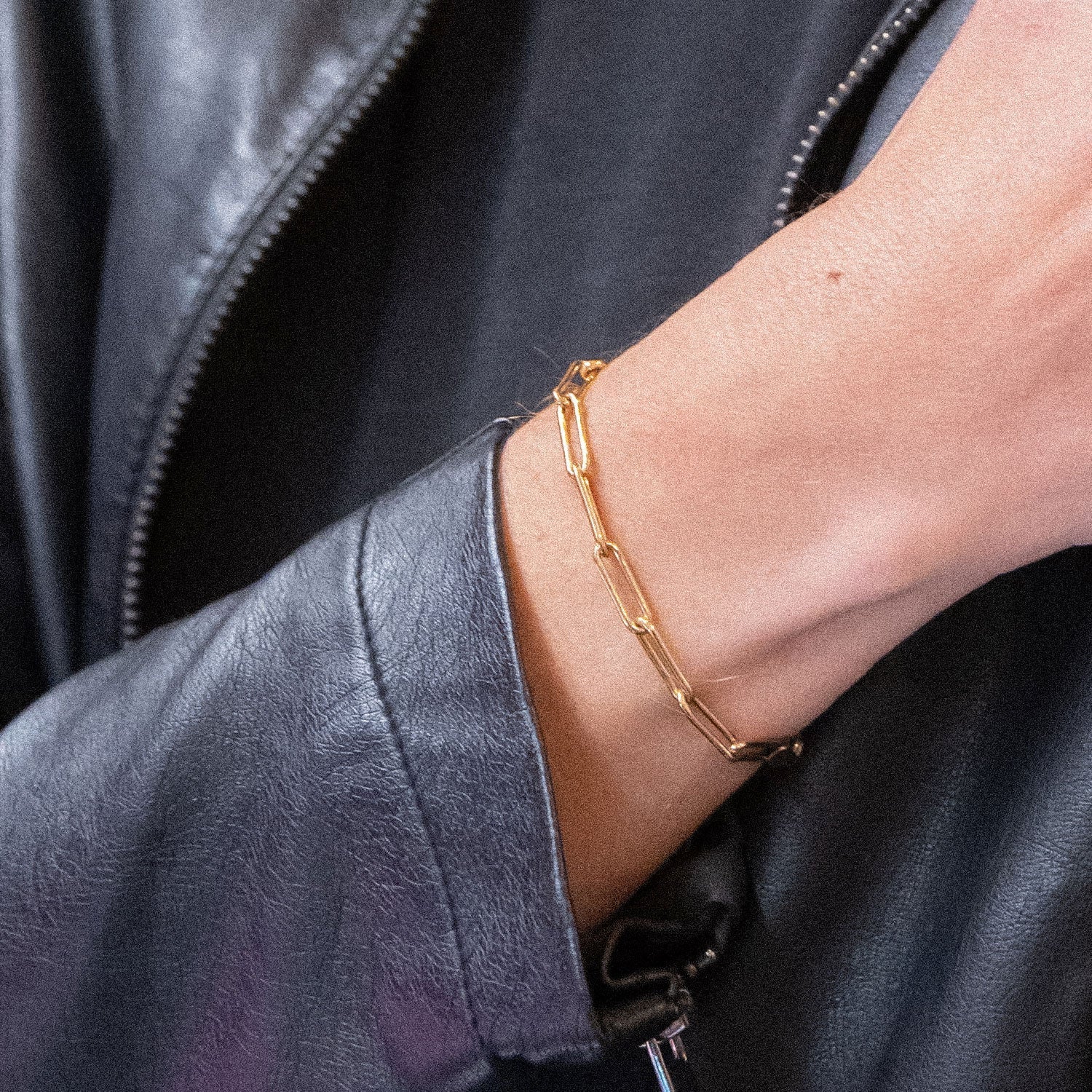 Bold Gold Paperclip Chain Bracelet-nunchi